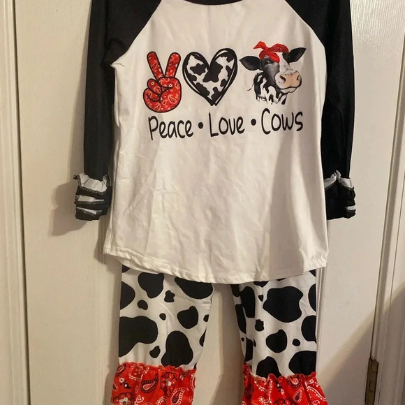 New Peace, Love, Cows Outfit - Picture 3 of 8